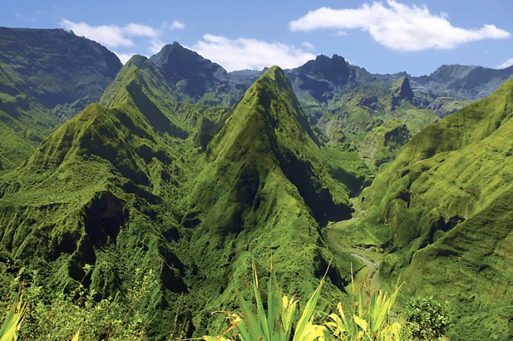 Reisebild: Auf Panoramapfaden zwischen Vulkanen und grünen Talkesseln